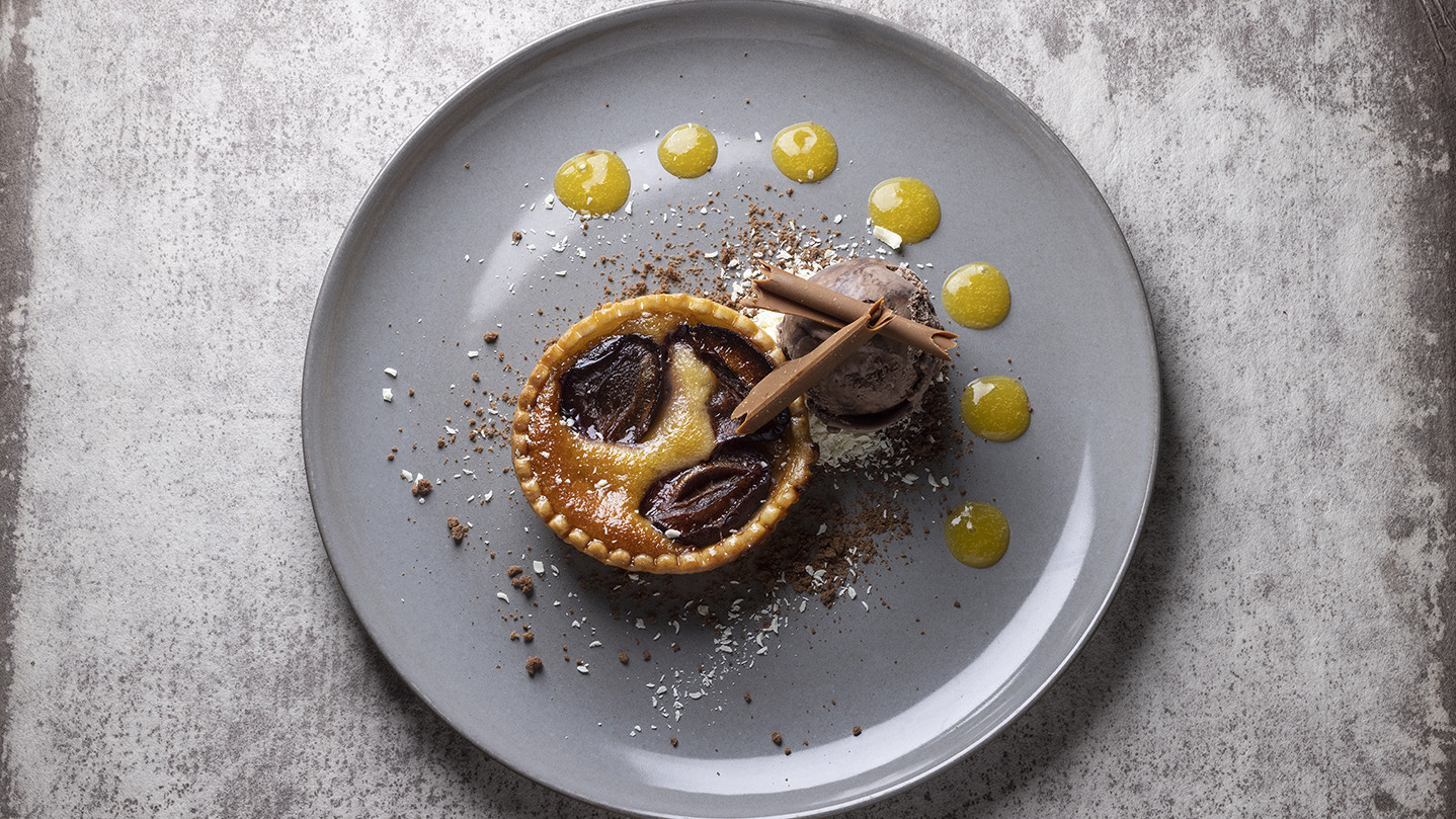 Teller mit Dessert
