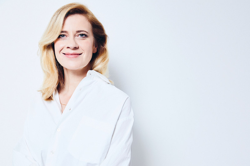 Leise rieselt der Schnee …
('Snow falls over the trees …')