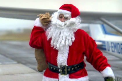 Schlossmarkt & Weihnachtsmannlandung in Neuhardenberg